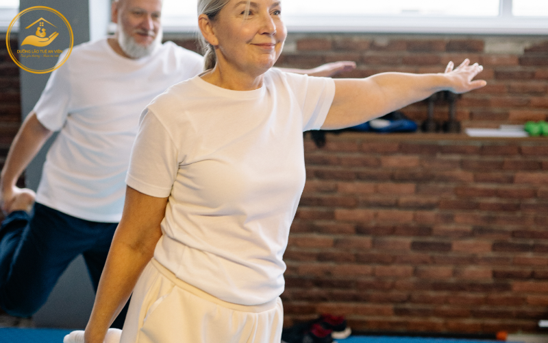 Bài tập thăng bằng phòng chống té ngã cho người già