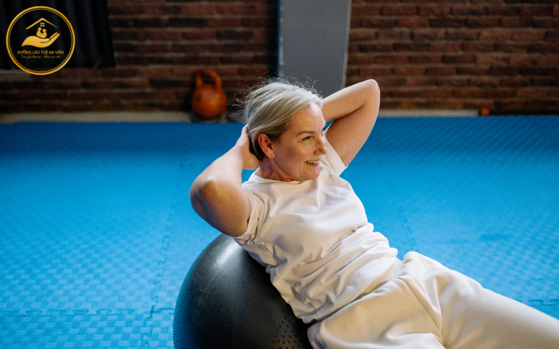 Bài tập thăng bằng phòng chống té ngã cho người già