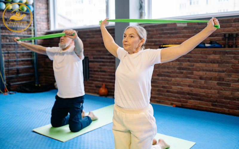 Bài tập thăng bằng phòng chống té ngã cho người già