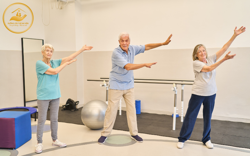 Bài tập thăng bằng phòng chống té ngã cho người già