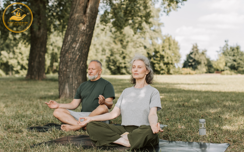 Cách tập thở bụng giúp người già