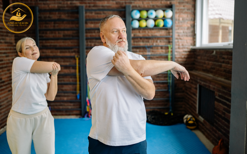 Cách tập thở bụng giúp người già