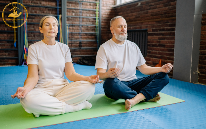 Cách tập thở bụng giúp người già