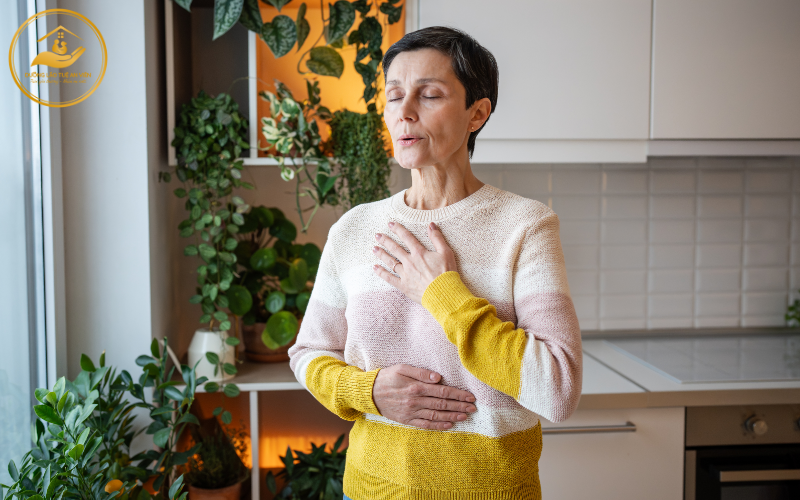 Cách tập thở bụng giúp người già