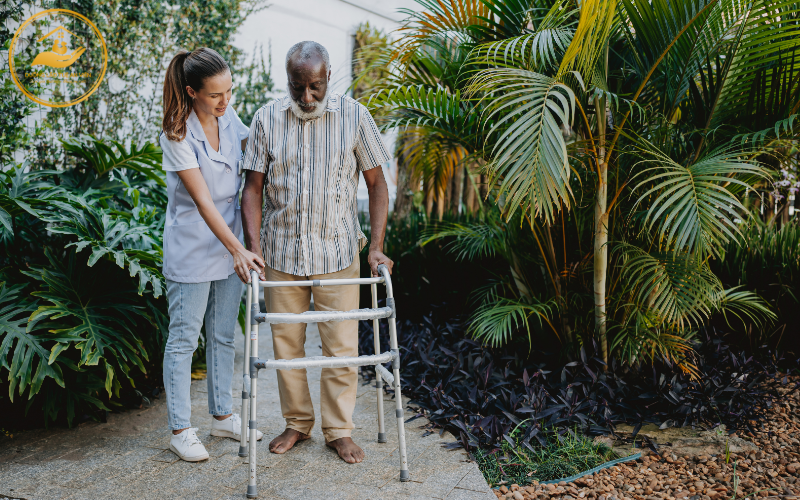 Hướng dẫn tập đứng bằng khung tập đi cho người già