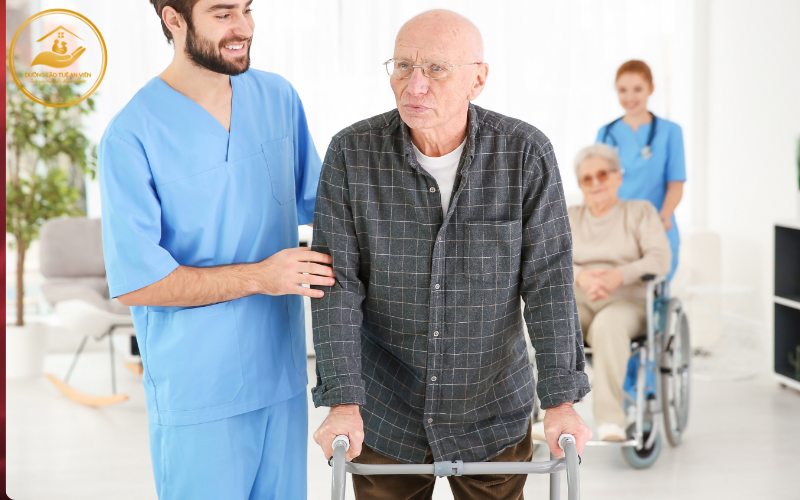 Hướng dẫn tập đứng bằng khung tập đi cho người già