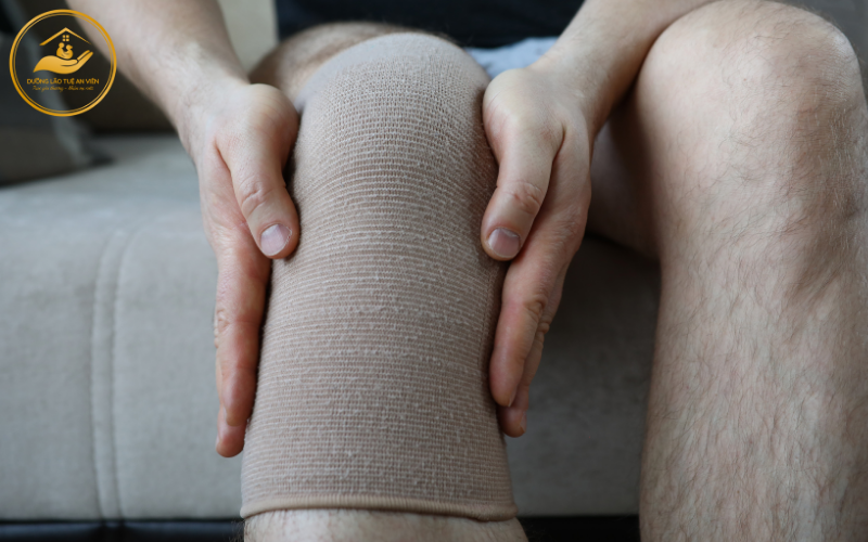 Hướng dẫn tập đi bằng khung tập đi cho người già