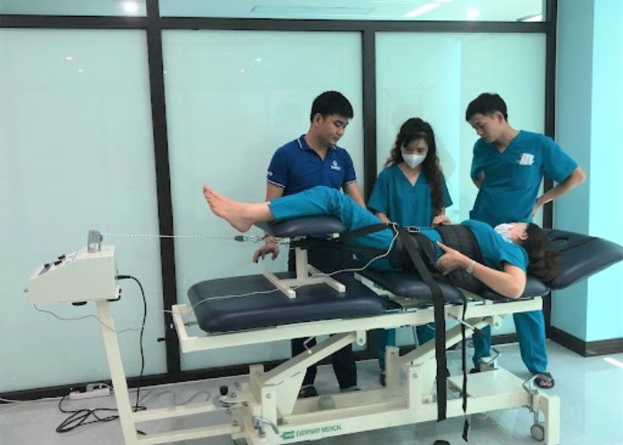 Kéo giãn cột sống bằng máy
