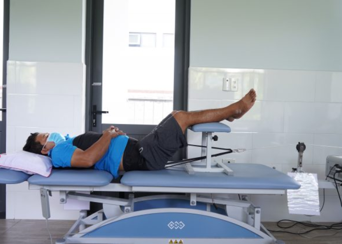 Kéo giãn cột sống bằng máy