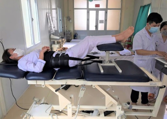 Kéo giãn cột sống bằng máy