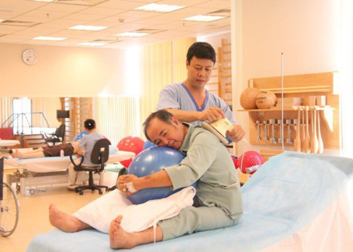 Liệt nửa người sau tai biến 