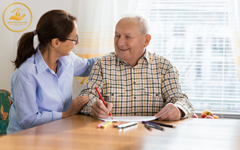 Nên tập vật lý trị liệu tại nhà hay đến trung tâm dưỡng lão 