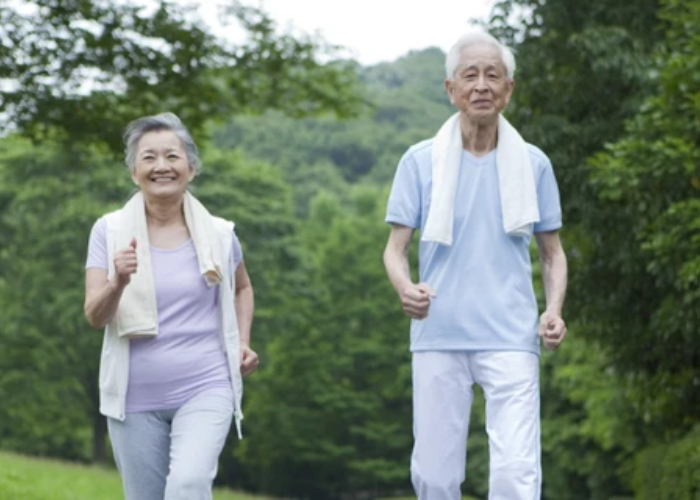 Tê bì chân tay ở người già