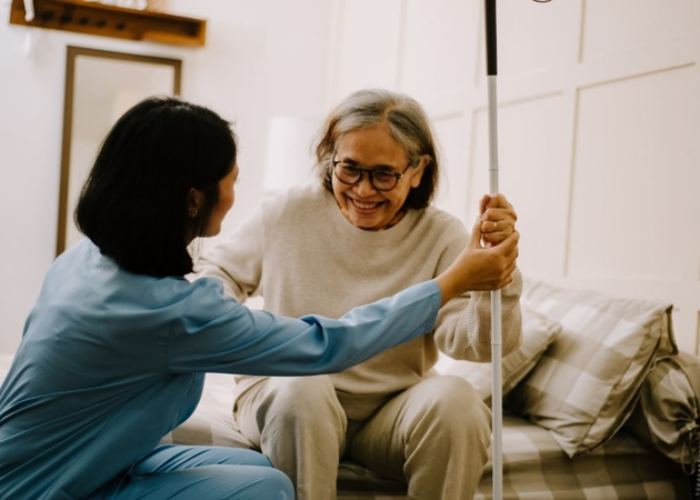 Chăm sóc vệ sinh cá nhân cho người bị liệt nửa người 