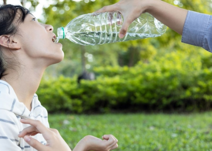 Chăm sóc vệ sinh cá nhân cho người bị liệt nửa người