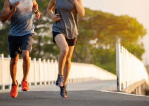 Suy giãn tĩnh mạch có nên đi bộ hay chạy bộ không