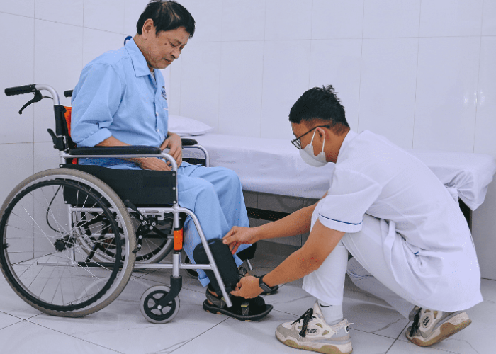 kỹ thuật di chuyển người bệnh từ giường sang xe lăn