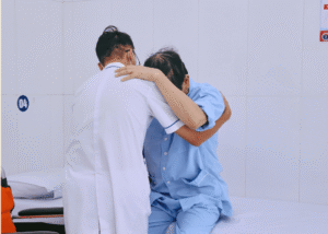 kỹ thuật di chuyển người bệnh từ giường sang xe lăn