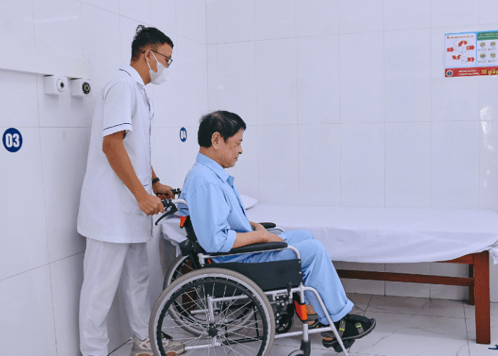 kỹ thuật di chuyển người bệnh từ giường sang xe lăn